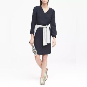 Banana Republic V-neck dress with pockets, 6, navy blue
